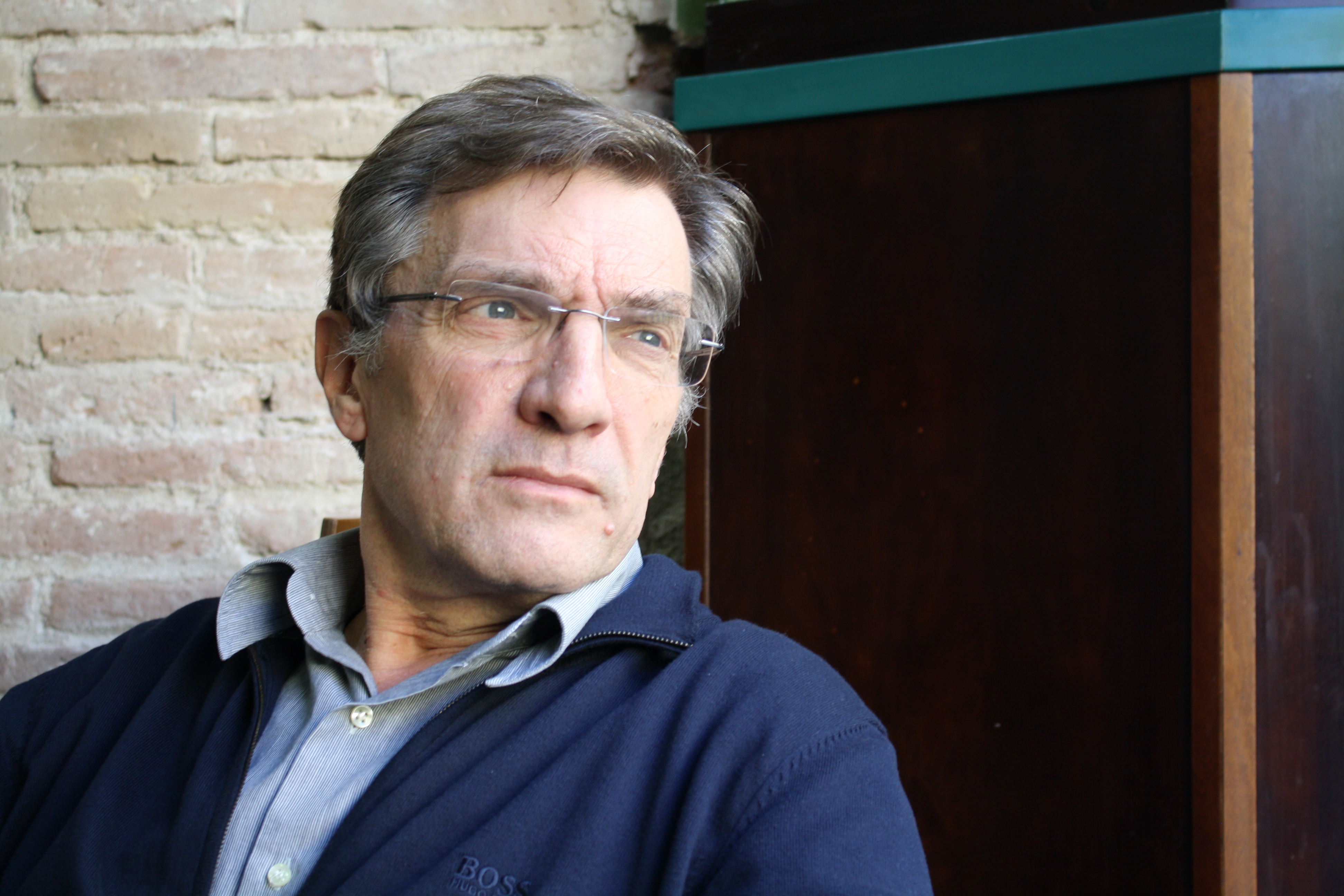 Josep Maria Casanovas Gordó acaba de rebre una placa de reconeixement a la feina feta com a pediatre al CAP Roquetes-Canteres / Carla Benito