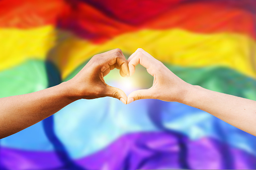 El lesbianisme a Catalunya no s’ha entès només com una orientació del desig entre dones, sinó com una postura política que qüestiona l’heteronormativitat com a pilar del patriarcat. És i ha estat un moviment radical, reivindicatiu, creatiu i lúdic.