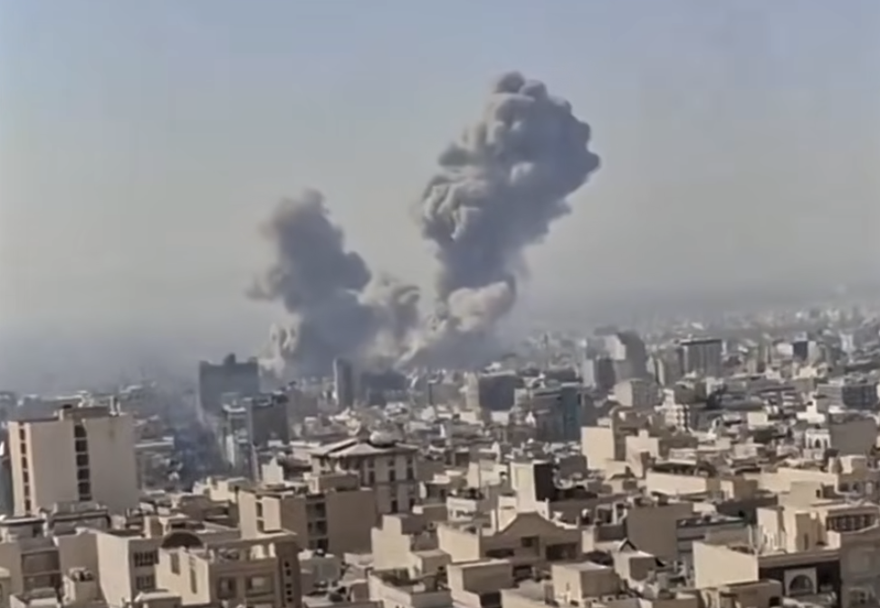 L’atac a l’Iran obre escenaris geopolítics imprevisiblesL’atac a l’Iran reobre la crisi nuclear, tensiona l’estret d’Ormuz i pot desestabilitzar l’economia global amb una nova escalada militar. Bombardeo en Teherán
