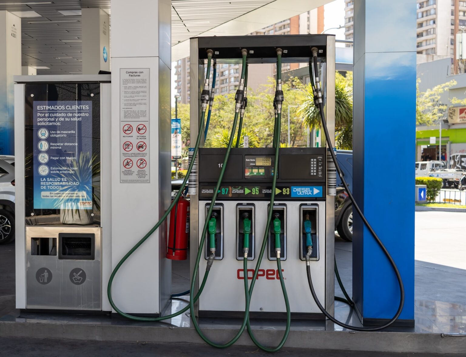 Serà la nova crisi del petroli una altra oportunitat perduda per a la transició energètica justa?La frase “les crisis són oportunitats per al canvi” té plena aplicació en el cas de la guerra de l’Iran i la crisi del petroli que està provocant. L’encariment dels combustibles fòssils ja ens està afectant de ple i s’espera que el seu impacte negatiu vagi molt més enllà de la durada de la mateixa Sortidor de gasolina. Wikipedia Commons