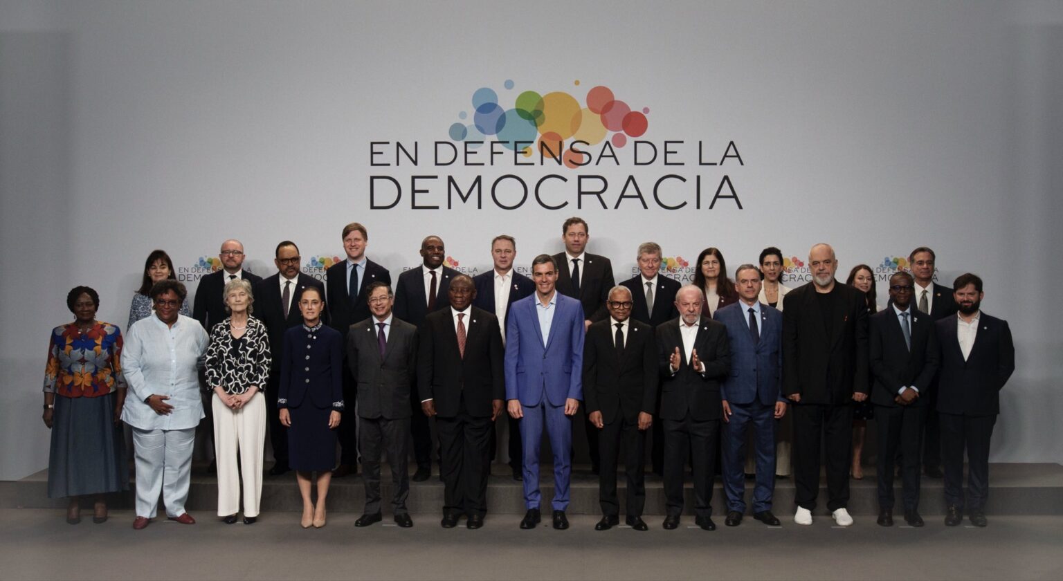 La Cimera en Defensa de la Democràcia, en la qual van participar presidents d’Amèrica Llatina, el Carib, Àfrica i Europa.