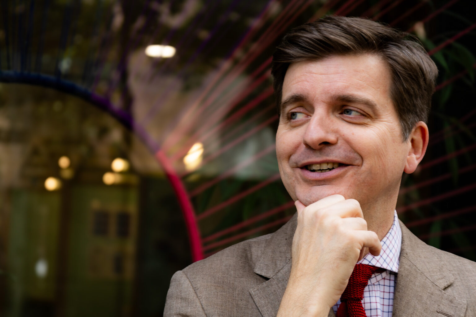 Marc Giró, presentador de 'Cara el show' se ha convertido, gracias a sus monólogos, en uno de los referentes del país enfrente a la extrema derecha. | Pol Rius