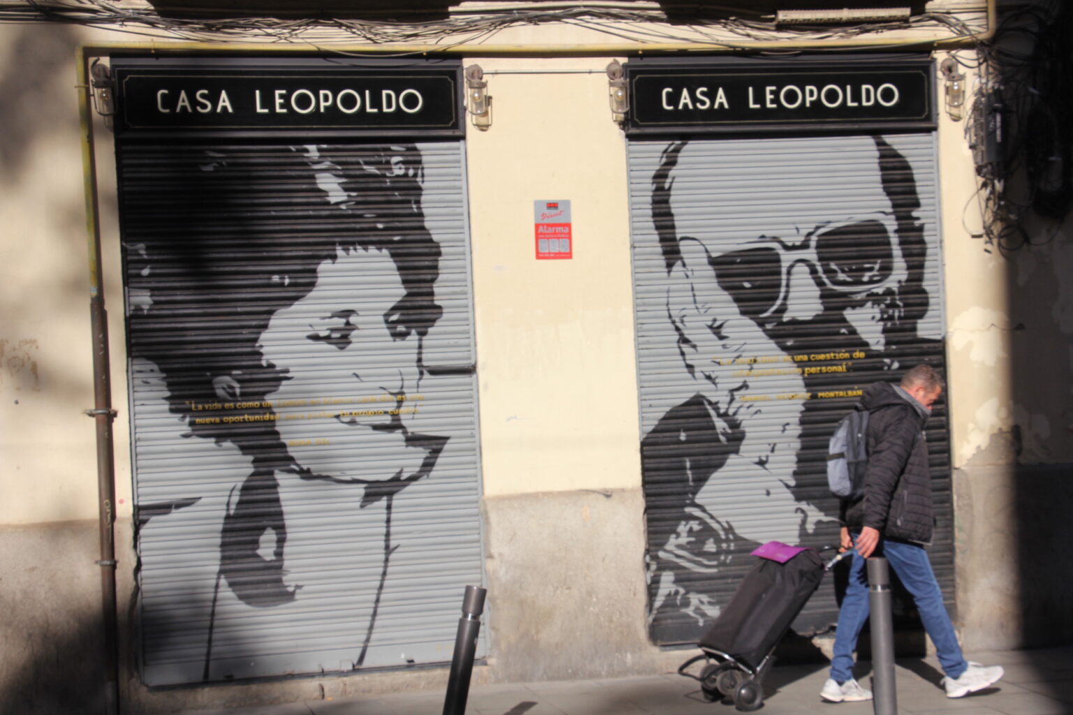 Els oblits culturals de Barcelona a través dels seus espais: el cas del Barri XinoImaginen un Xino/Raval amb consciència de tot el seu bagatge per tenir-lo registrat als seus murs, esdevinguts fonts de coneixement?